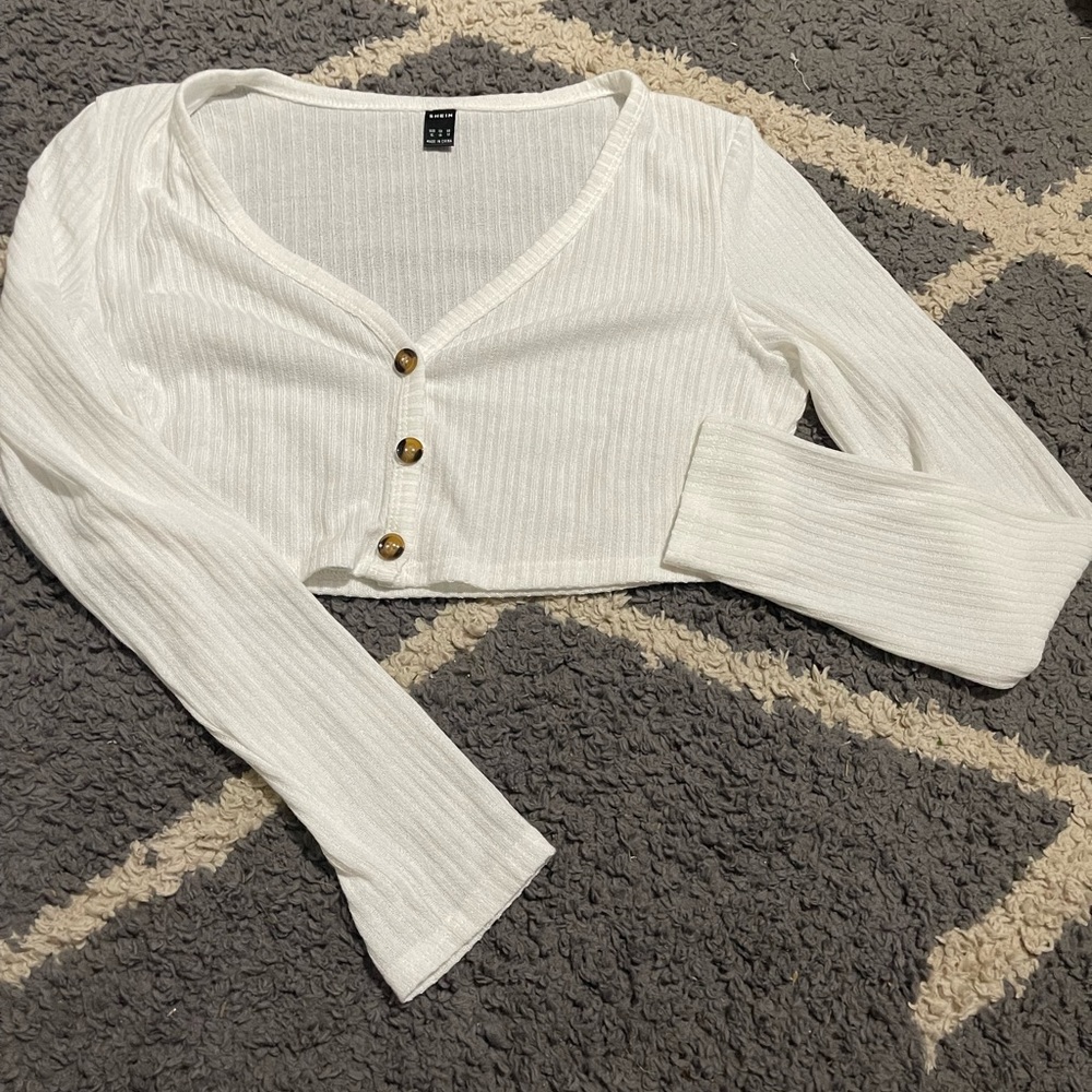 Shein button up crop too long sleeve XL but fits like a L